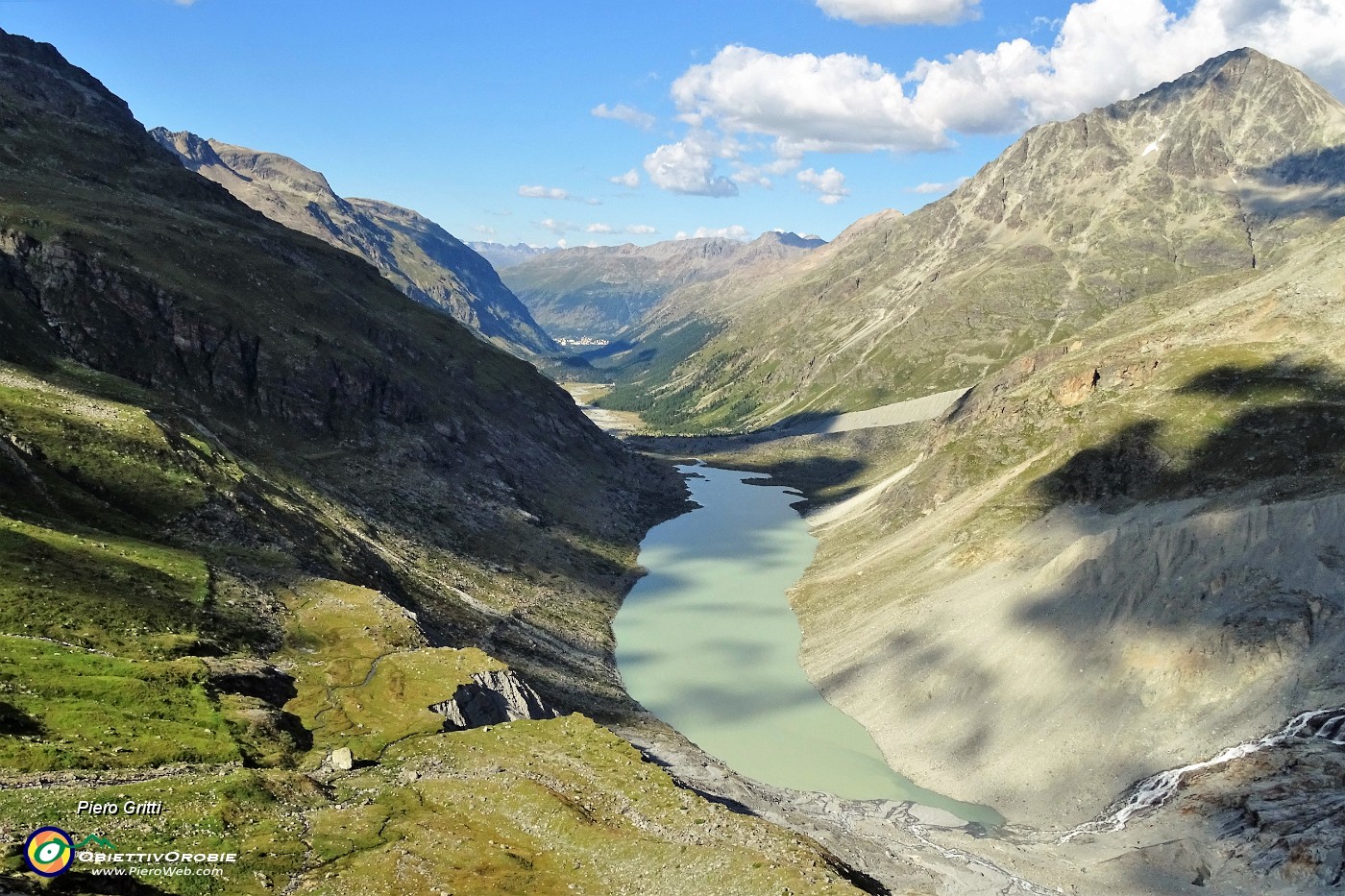 70 Ora scendiamo non dal sentiero alto, ma da quello che scende al lago.JPG